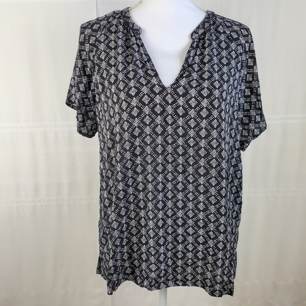 Old Navy short sleeve v neck black/white tunic L